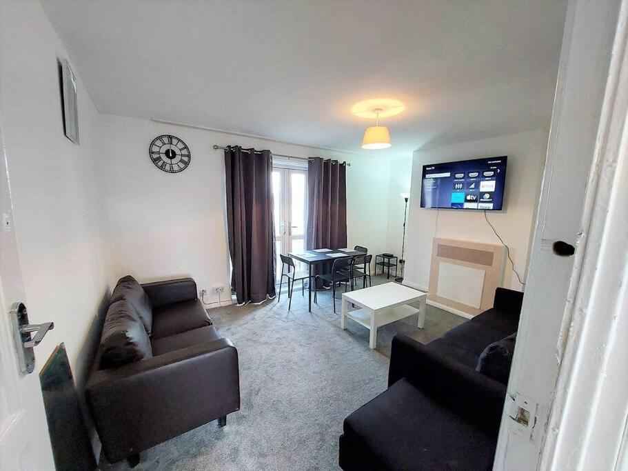 3 Bedroom Flat In Hoxton Apartment