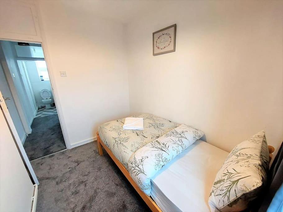 3 Bedroom Flat In Hoxton Apartment
