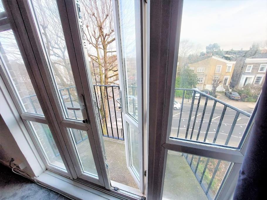 3 Bedroom Flat In Hoxton Apartment *