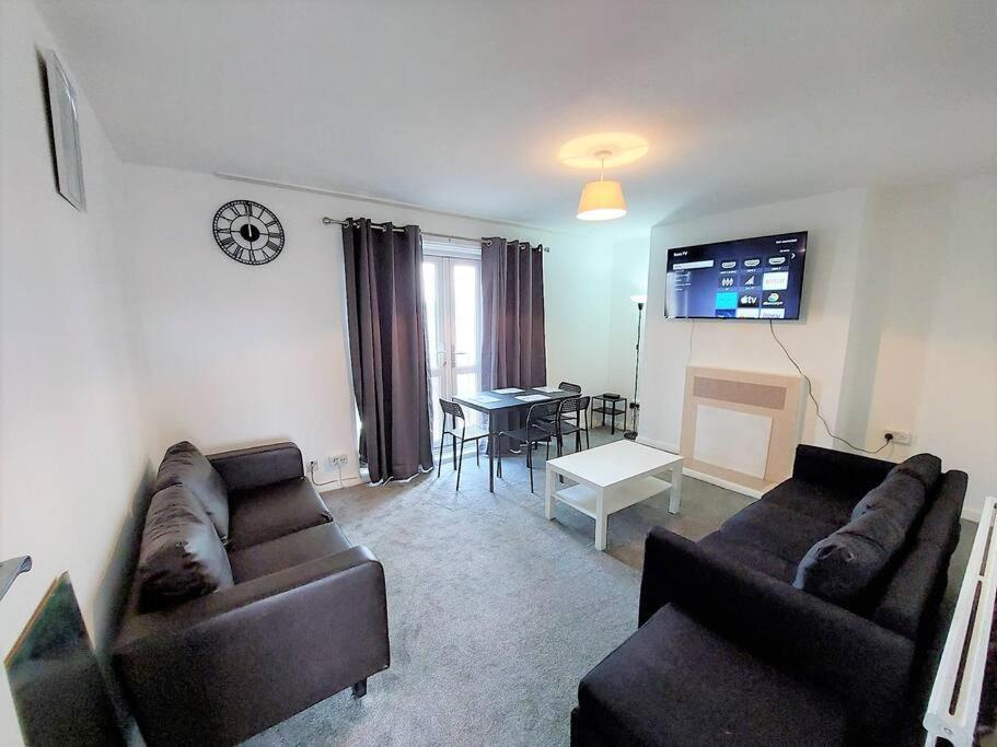3 Bedroom Flat In Hoxton Apartment *